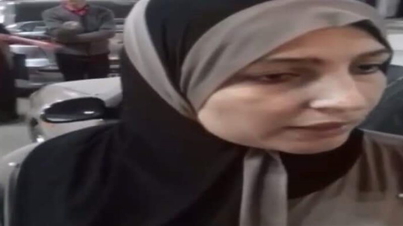  والدة طفلي السلم