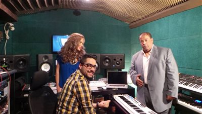 حسن الشافعى ينشر صورته مع نيكول وعبد الباسط حمودة