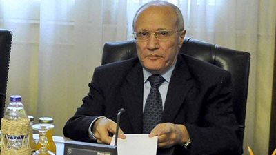 وزير الإنتاج الحربي ونقيب الصحفيين يفتتحان معرض المنتجات المدنية بالنقابة