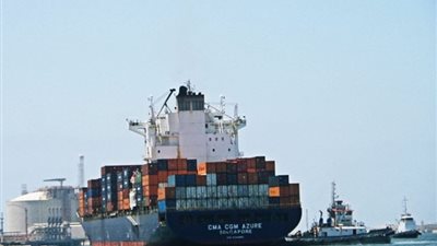 ميناء دمياط يستقبل 12 ألفا و486 طن قمح