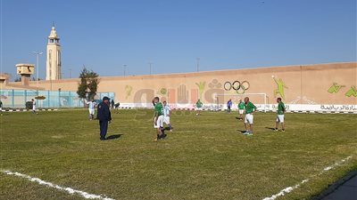 مباراة كرة قدم وأطعمة فاخرة.. أبرز مشاهد زيارة الوفد الحقوقي لسجن برج العرب (فيديو وصور)