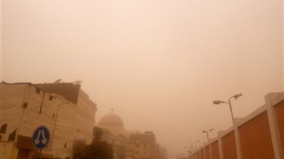 عاصفة ترابية وأمطار خفيفة في الأقصر