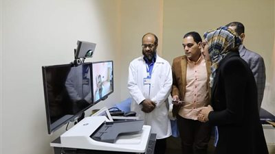 العلاج عن بعد يوقع الكشف على 317 مريضا بمستشفى الخارجة