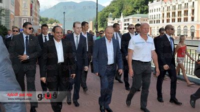 «السيسي» و«بوتين» يتناولان الشاي على أحد مقاهي روسيا.. الرئيسان تناولا أزمة غزة والأوضاع في ليبيا والعراق وسوريا.. اتفقا على أهمية «دحر الإرهاب».. وتعاون بين القاهرة وموس