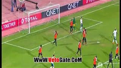 أحمد شكري يهدر فرصة هدف للمصري أمام يونياو دو سونجو (فيديو)