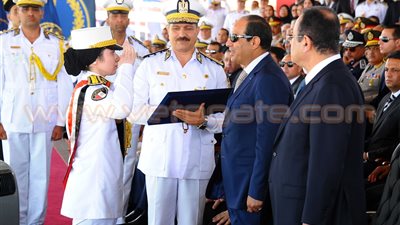 بالصور.. «السيسي» يحتفل مع الأسرة المصرية بيوم الخريجين