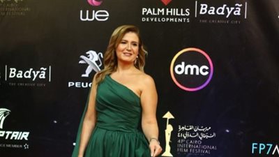 تألق النجمات على السجادة الحمراء في حفل افتتاح القاهرة السينمائي (صور)