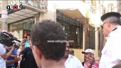 بالفيديو.. لواء يطالب الباعة الجائلين بسرعة إخلاء أرصفة «سعد زغلول»