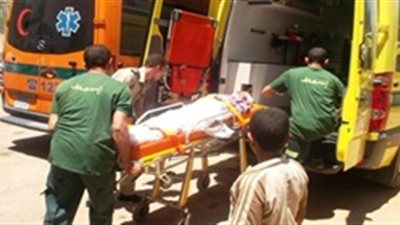 إصابة 3 أشخاص في حادث تصادم بطريق 