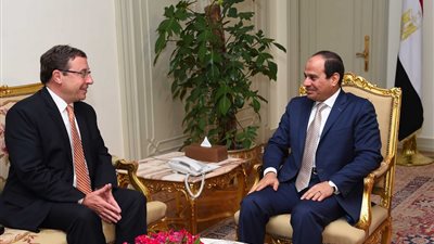 تفاصيل لقاء السيسي ومدير الأمم المتحدة.. الرئيس يؤكد اهتمام مصر بقطاع الطاقة المتجددة وخفض الانبعاثات الحرارية.. يشدد على الحفاظ على البيئة.. يعد بالتوصل لاتفاق جديد حول تغير المناخ في مؤتمر باريس