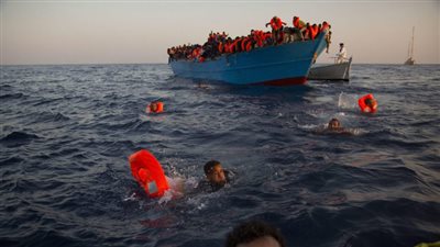 غرق 67 مهاجرًا قبالة سواحل طرابلس الليبية