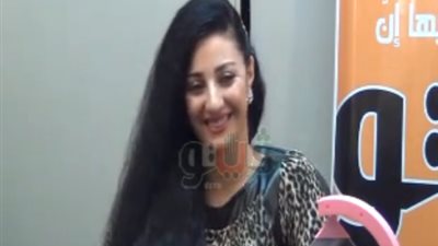 بالفيديو.. صافيناز: أحمد عز فتى أحلامى.. وأحلم بالزواج من 