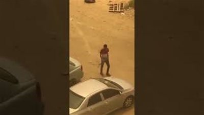 نهاية مروعة لشاب حطم زجاج السيارات بالسعودية (فيديو)