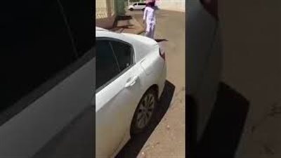 معلم وضع امتحانا صعبا على الطلاب.. فكان هذا جزاؤه (فيديو)