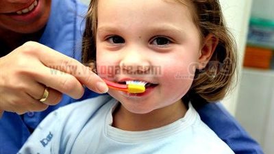 كيف تحافظين على أسنان طفلك