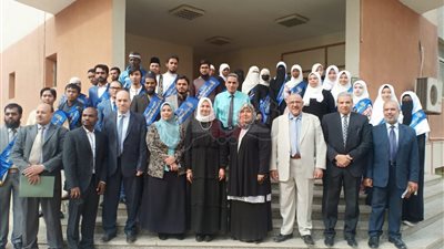 وكيل الأزهر يكرم أوائل الطلاب الوافدين للشهادتين الإعدادية والثانوية