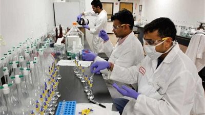 بعد زيادة الرواتب.. سوريا تفتح مصنع لإنتاج أدوية السرطان