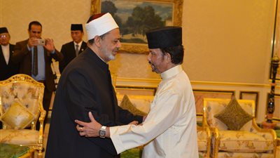 الإمام الأكبر يعلن 4 قرارات اتفق عليها مع سلطان بروناي
