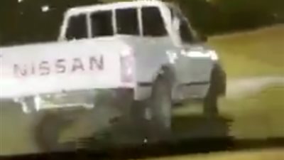 رد فعل أب صدمه سائق مستهتر بسيارته في الكويت (فيديو)