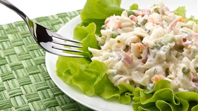 طريقة عمل سلطة المكرونة بالفلفل الملون والمايونيز