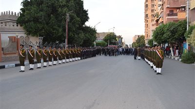 جنازة عسكرية لمفتش الأمن بالبحر الأحمر في مسقط رأسه بسوهاج