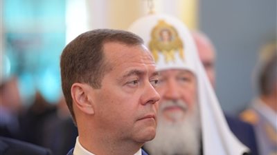 بوتين يرشح صديقه ميدفيديف لرئاسة الحكومة الروسية