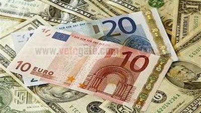 استقرار الدولار وانخفاض اليورو مقابل ارتفاع الين والإسترليني