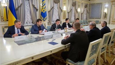 الرئيس الأوكراني يلتقي نجيب ساويرس .. ويؤكد : ننتظر استثماراتك