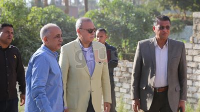 محافظ قنا يقود حملة لإزالة التعديات (صور)