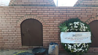 الرئيس الفلسطيني صاحب أول باقة ورد أمام قبر خالد محيي الدين