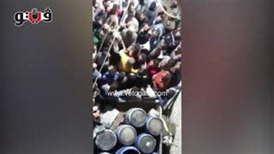 مصرع طفل صدمته سيارة تحميل ألبان داخل قرية بالغربية (فيديو)