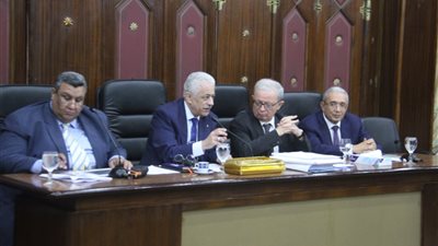 خطة البرلمان تواجه مخالفات الأوقاف والبترول.. لجنة تقصي حقائق للأوضاع المالية بعد اختفاء ٤ ملايين جنيه والاستيلاء على أراضي الهيئة.. وتطالب بإعادة النظر في علاقة الموازنة بـ«العامة للبترول»