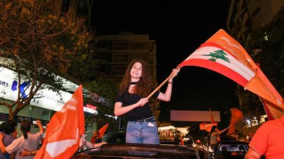 القوى اللبنانية وأنصار حزب الله يحتفلون بنتائج الانتخابات البرلمانية