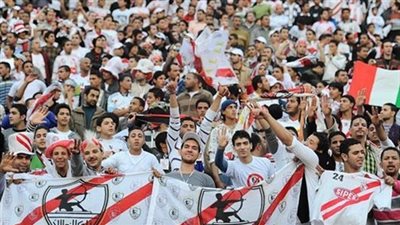 جماهير الزمالك والإسماعيلي تشعل المدرجات بالهتافات