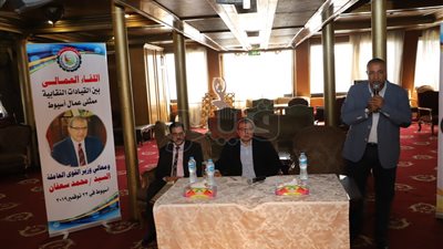 تفاصيل لقاء وزير القوى العاملة بالقيادات النقابية في أسيوط