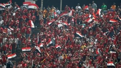 الجماهير المصرية تشجع لاعبي جنوب أفريقيا