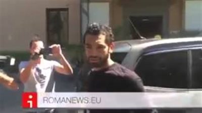 بالفيديو.. «محمد صلاح» يصل «روما» لإجراء الكشف الطبي