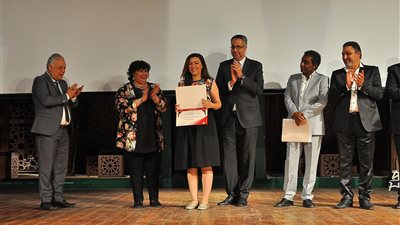 وزيرة الثقافة تكرم فريق عرض «ولاد البلد» على مسرح السلام