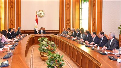 نشاط يوم رئاسي.. السيسي يتقدم الجنازة العسكرية لخالد محيي الدين.. يبحث النهوض بقطاع السياحة.. يؤكد أن مصر تسير على الطريق الصحيح.. وتنفيذ برامج متكاملة للحماية الاجتماعية