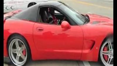 بالفيديو.. موقف محرج لشاب خلال استعراض مهارته في «السواقة»