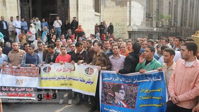 بالفيديو والصور.. وقفة أمام 