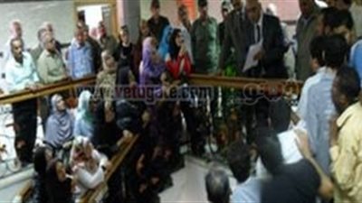 أهالي القليوبية يقتحمون مكتب سكرتير عام المحافظة