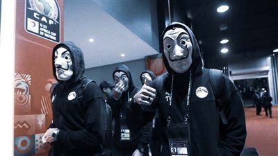 لاعبو المنتخب الأوليمبي يظهرون بقناع 