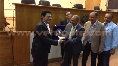 بالفيديو والصور.. «غرفة الطباعة» تكرم «يونس» لتبرعه لحفل افتتاح القناة