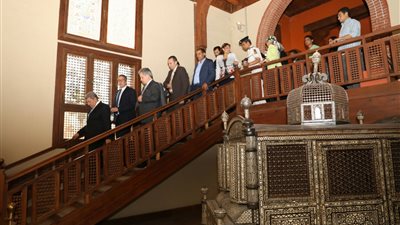 نائب صندوق النقد الدولي يزور مجمع الأديان بمصر القديمة (صور)