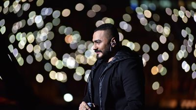 تامر حسني يشعل حفل ختام أمم أفريقيا بـ