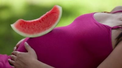 «البطيخ» صيدلية طبيعية لـ«المرأة الحامل»