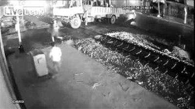 بالفيديو.. لحظة اصطدام قطار بشاحنة في فيتنام