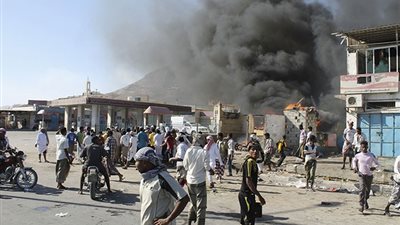 مقتل 13 يمنيًا خلال تفكيك عبوة ناسفة زرعها مسلحو القاعدة