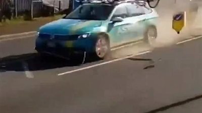 متطوع ينجو من الموت بسباق للدراجات (فيديو وصور)